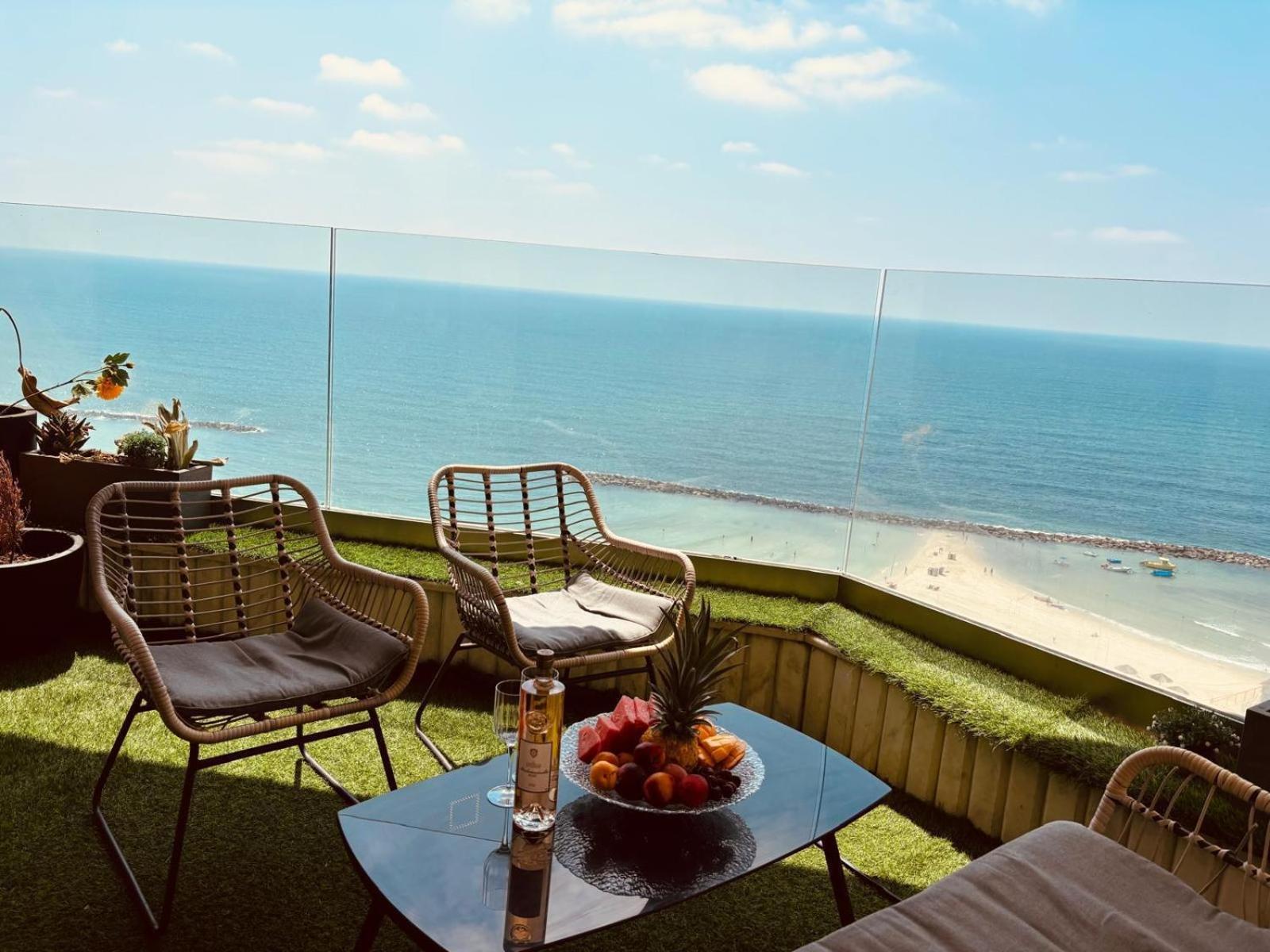 Sea-Front Apartment Netanya Esterno foto