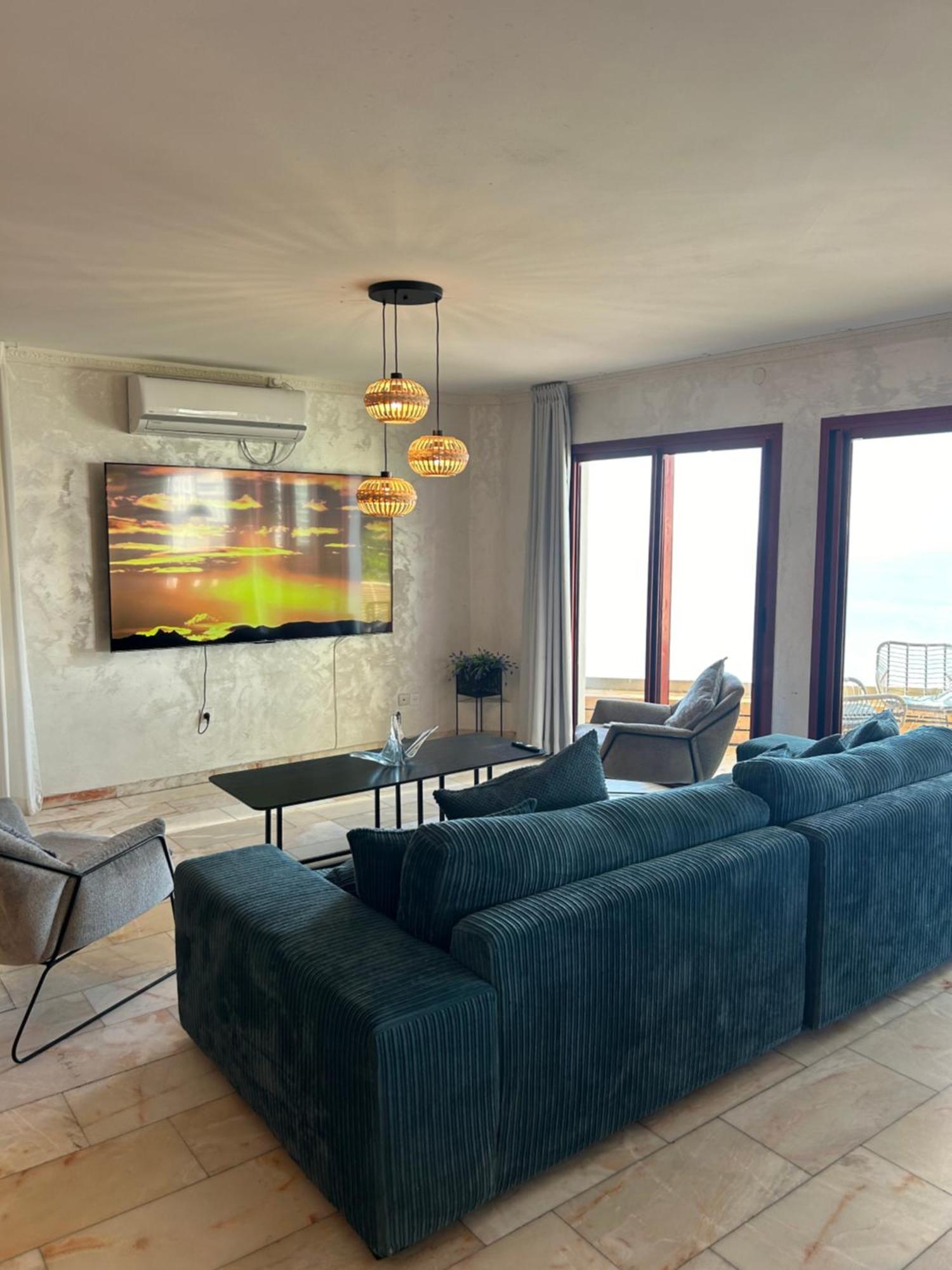 Sea-Front Apartment Netanya Esterno foto